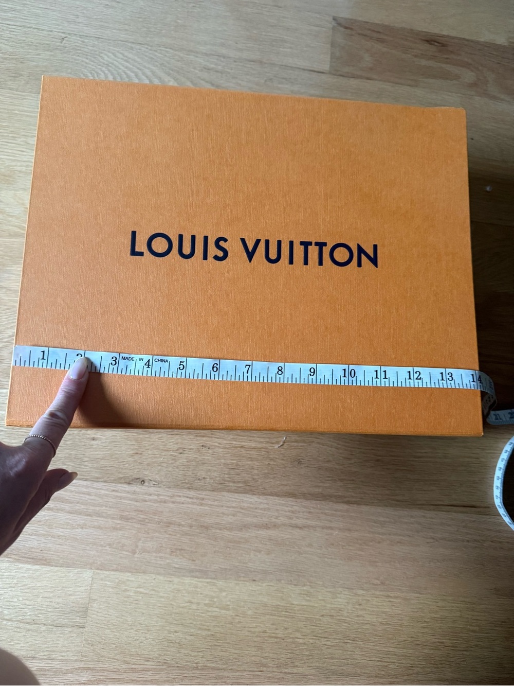 Louis Vuitton Orange Box with Navy Logo - Picture 2 of 10
